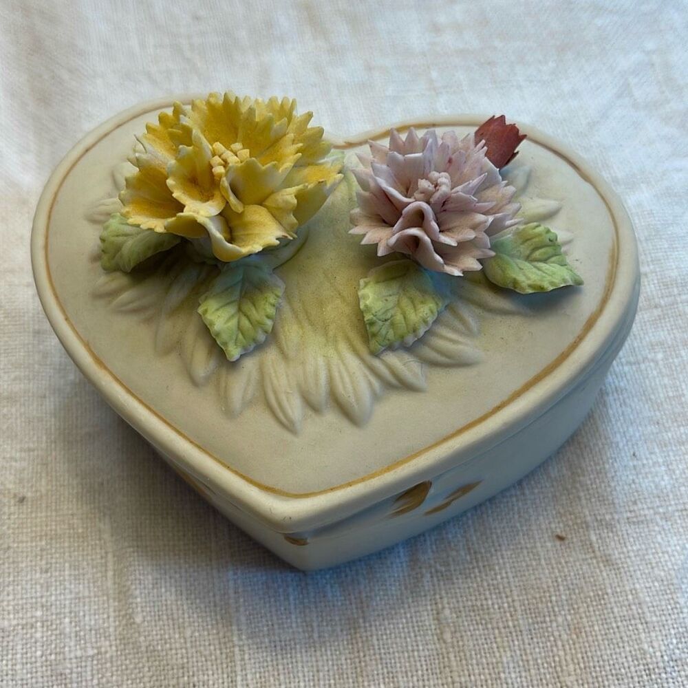 Vintage Arnart Bisque Ceramic porcelain trinket box.